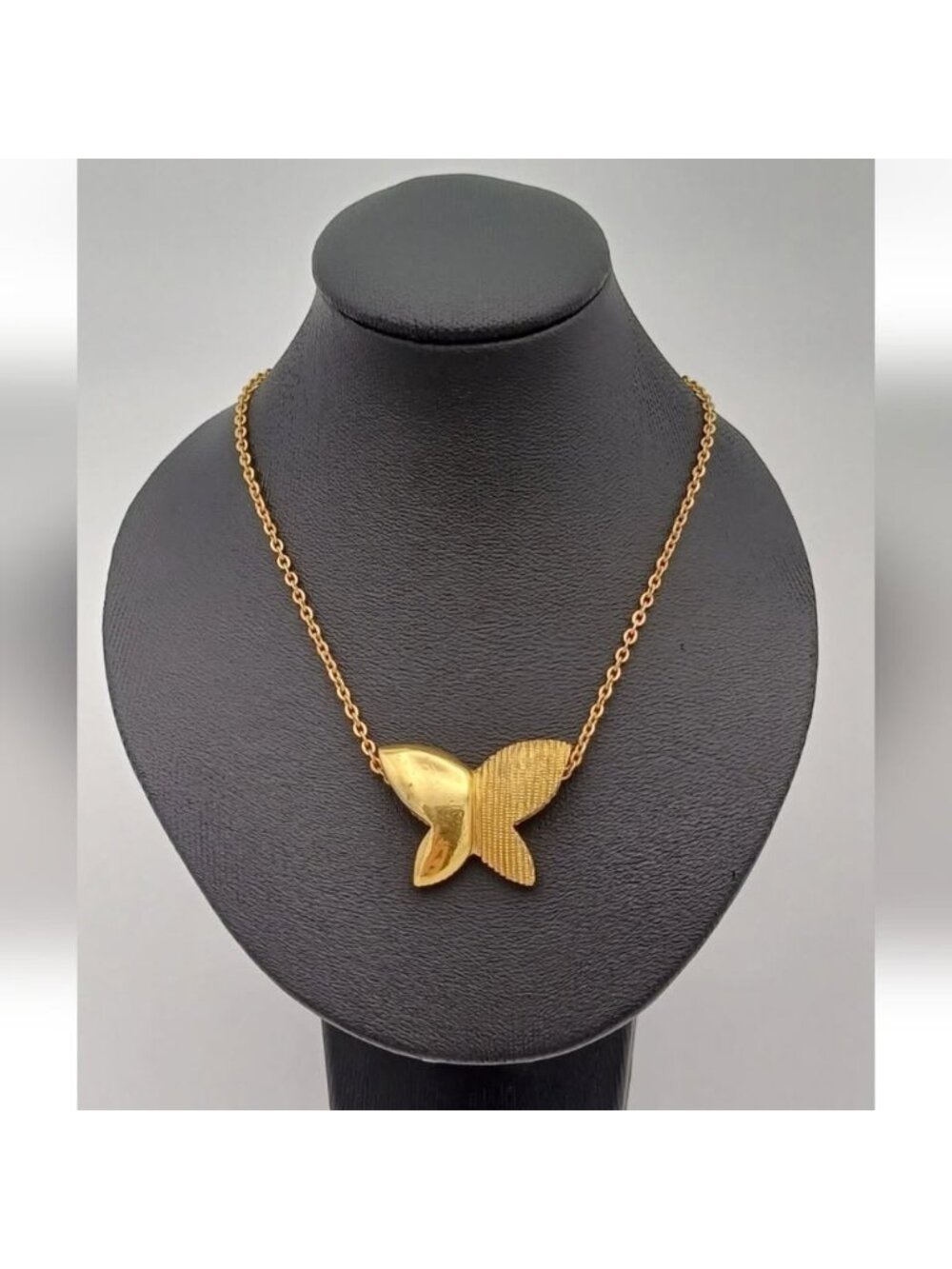 Vintage Amway Gold Tone Solid & Textured Butterfly Pendant Chain Necklace